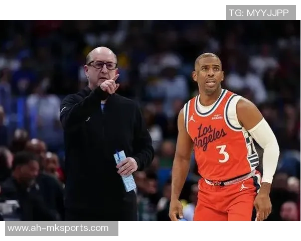 保罗归队细节：和范甘迪抵触 安排团建无人呼应